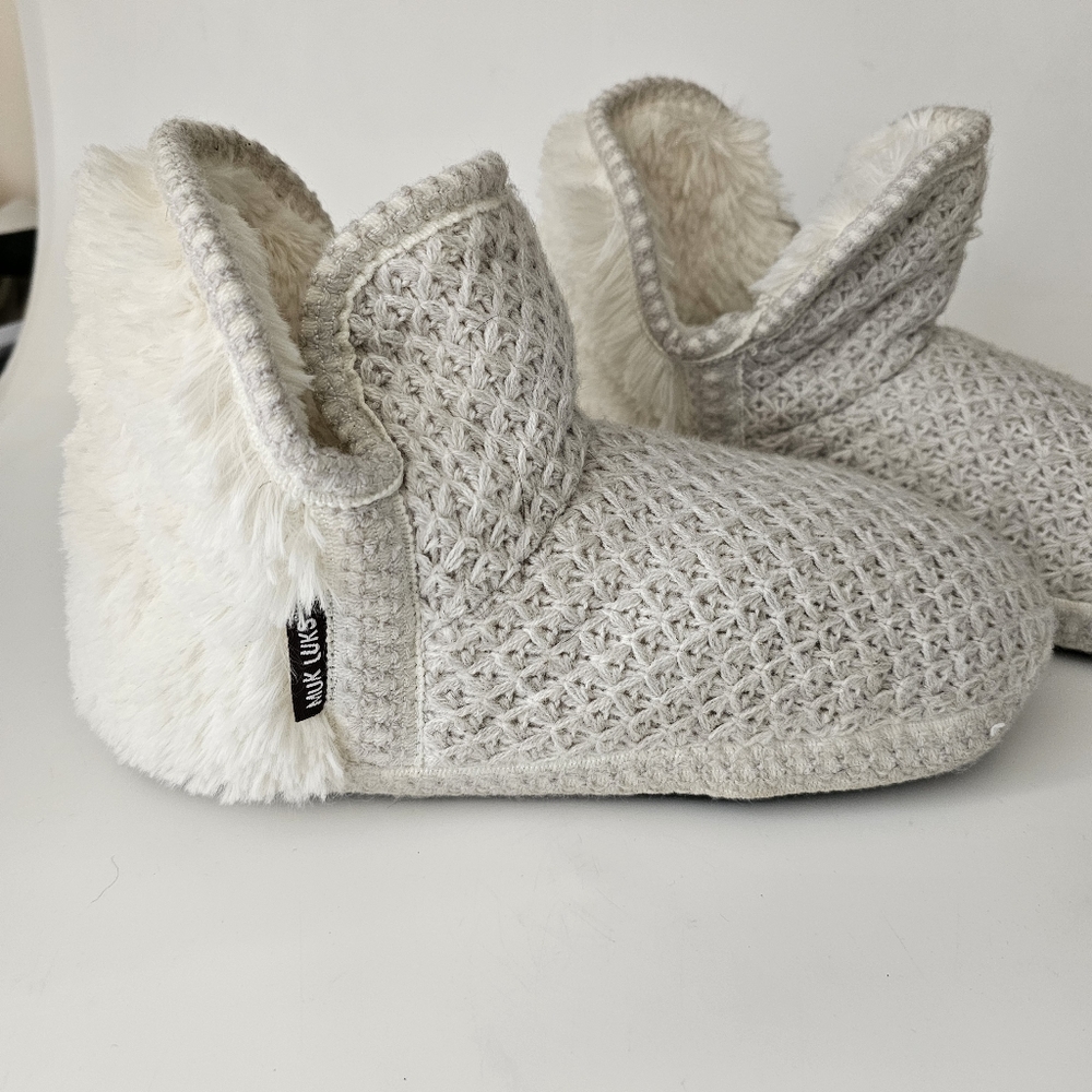 Mukluks Cream Knit Fury Warm Cozy Size L 9-10 Slippers